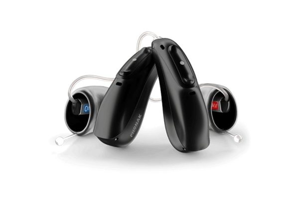Aparelho auditivo moderno e discreto, desenvolvido para melhorar a audição com conforto e tecnologia avançada. Ideal para quem busca mais qualidade de vida, comunicação clara e praticidade no dia a dia.